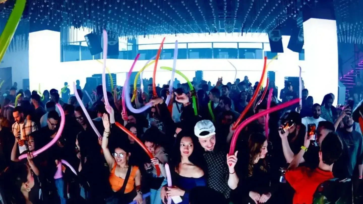 Energetic crowd partying at 555 Famous Club in Marrakech with colorful decorations