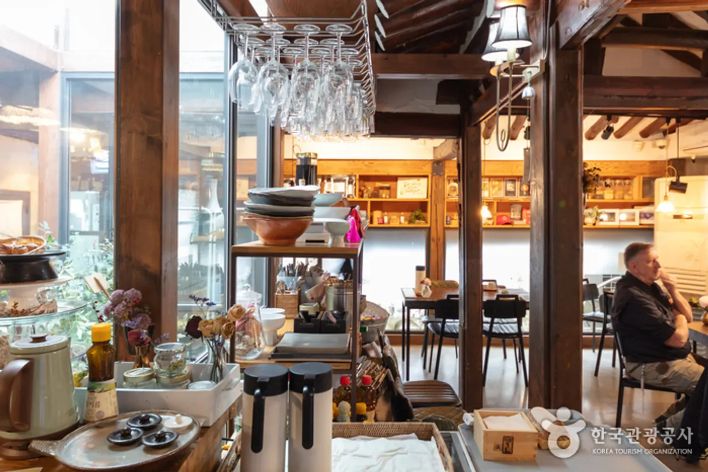 Interior view of A Flower Blossom on the Rice restaurant in Seoul, featuring bar and seating areas.