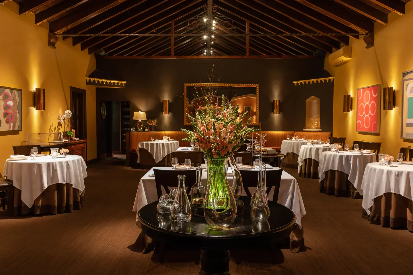 Elegant dining room at Acquerello restaurant in San Francisco, featuring fine decor.