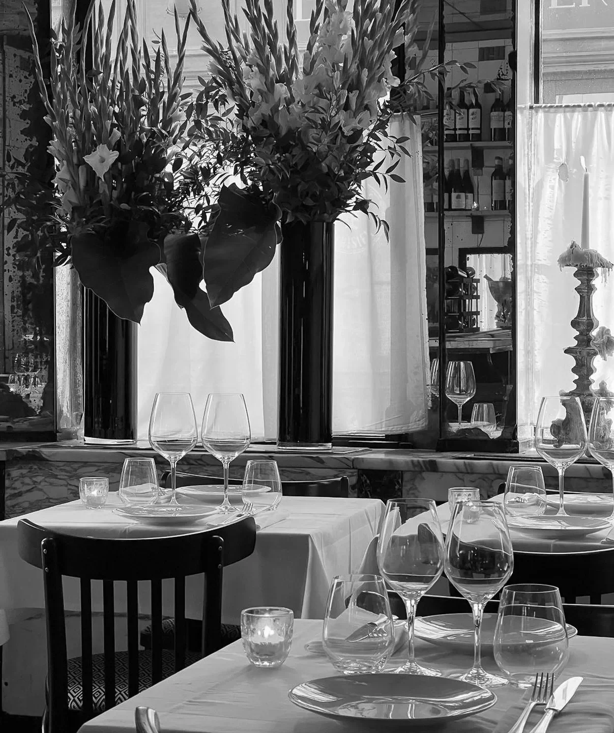 Elegant dining at ANAHI restaurant in Paris, featuring floral arrangements and tables set.