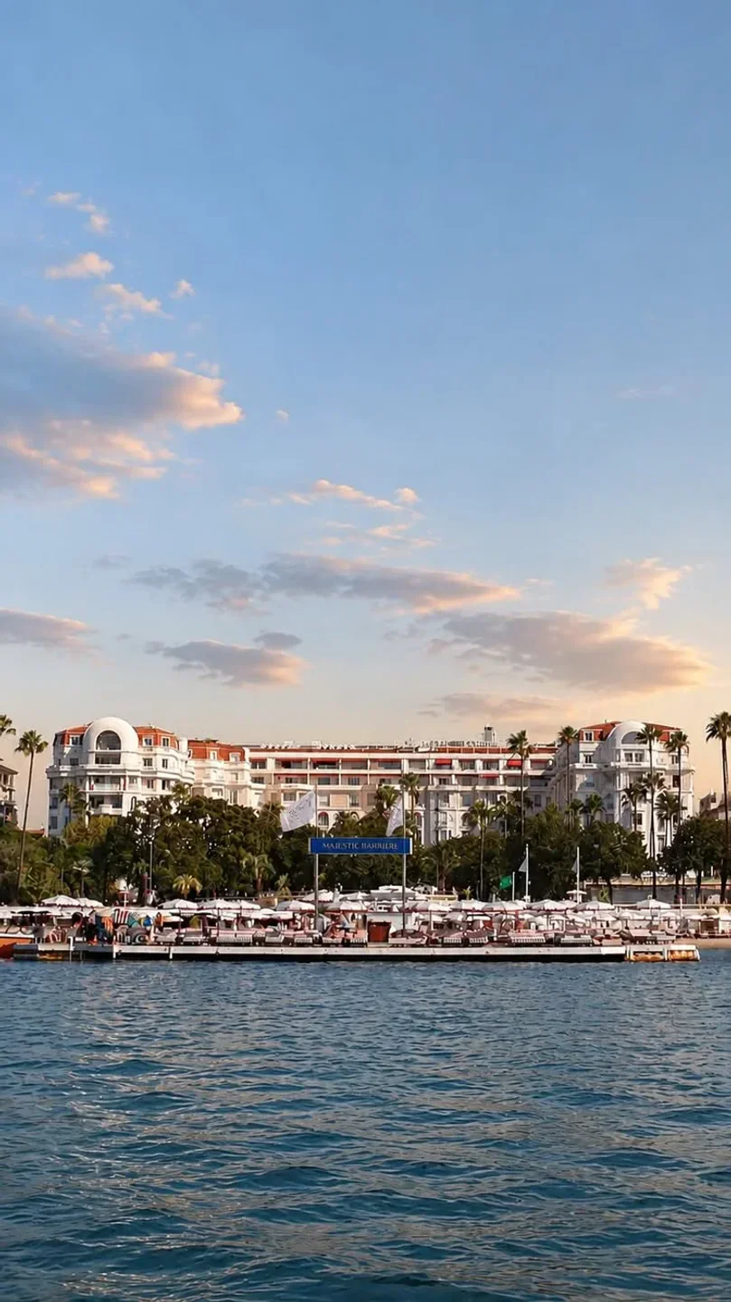 Beefbar restaurant exterior in Cannes with beachfront seating and palm trees, offering sea views.