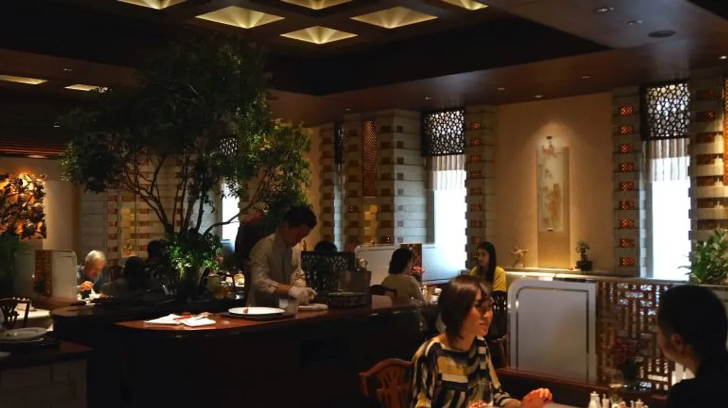 Interior of Chugoku Hanten Fureika restaurant in Tokyo, with diners and elegant decor.