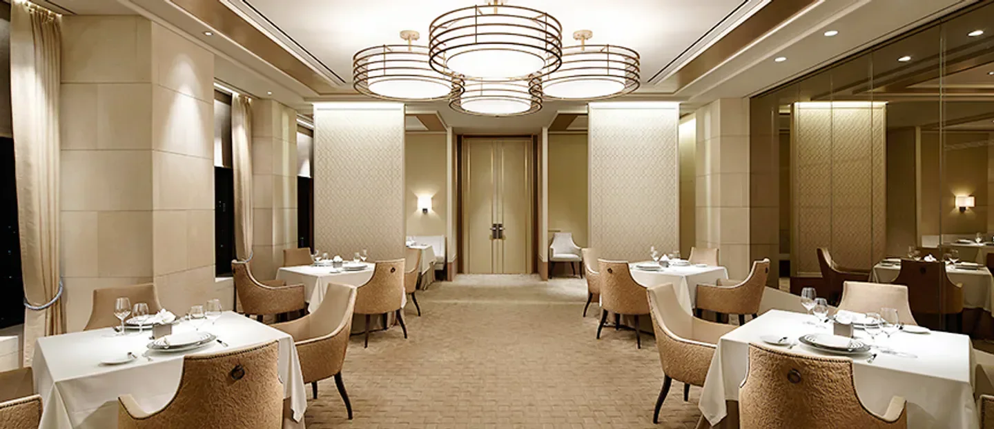 Elegant dining room at Continental Restaurant in Seoul, featuring stylish decor.