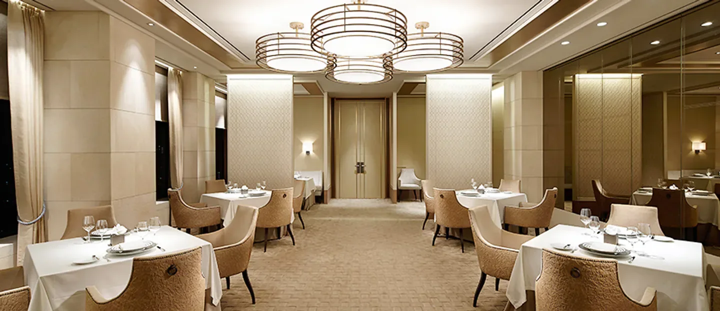 Elegant dining room at Continental Restaurant in Seoul, featuring stylish decor.