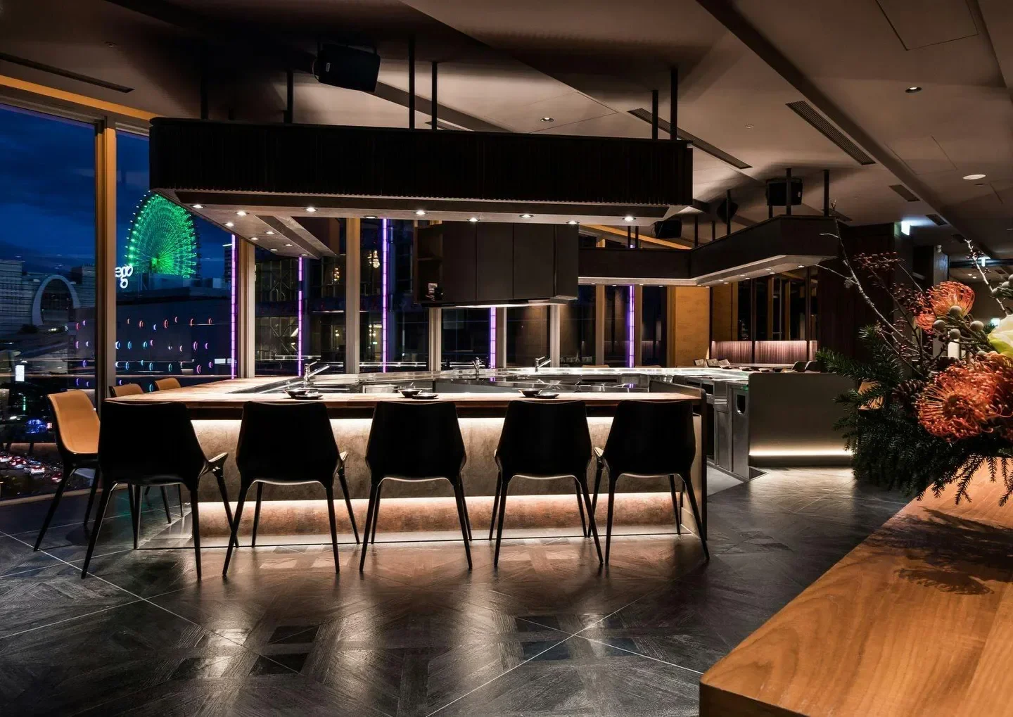Modern interior of Da-Wan restaurant in Taipei with city views and elegant design.