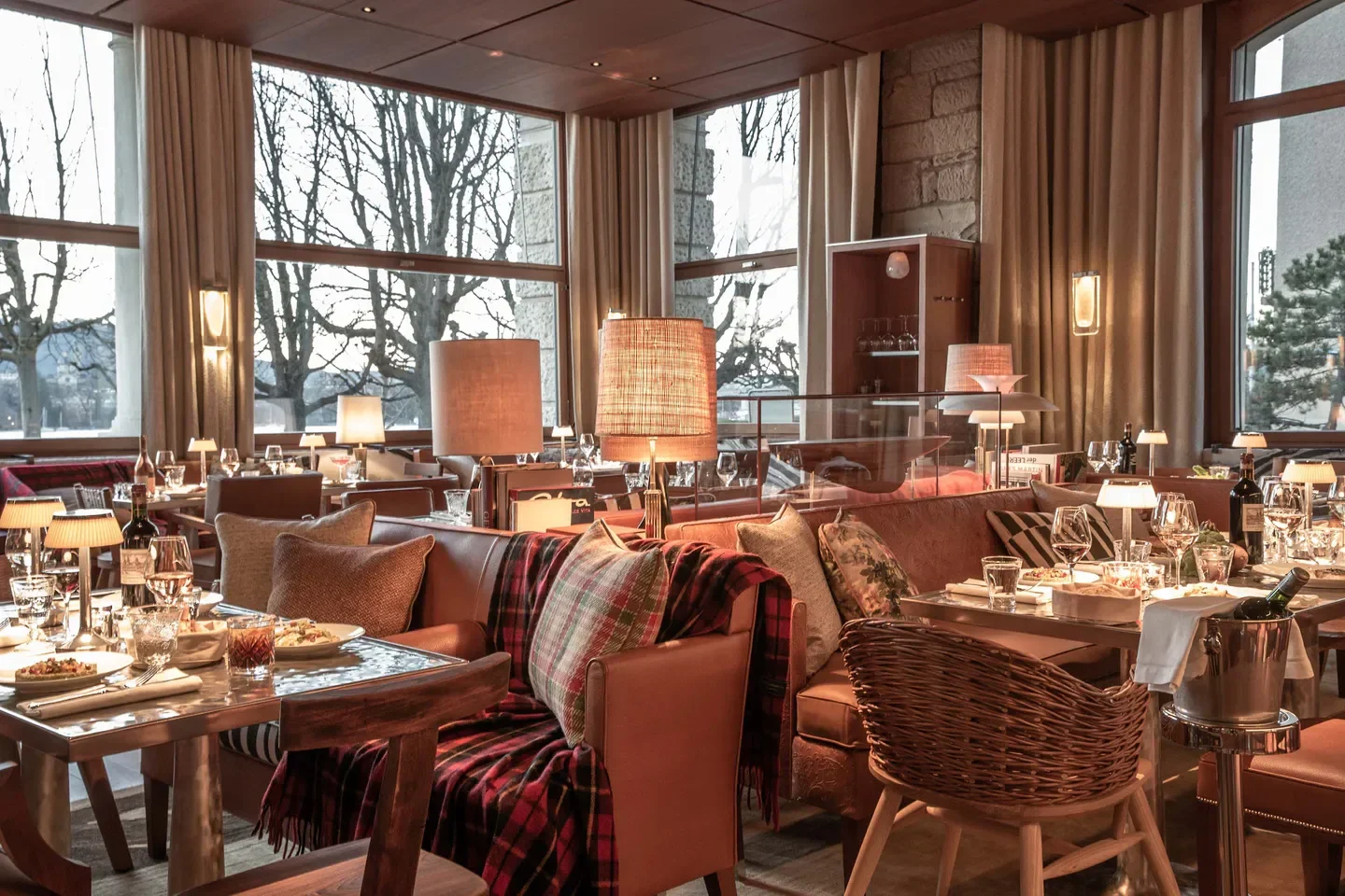 Cozy dining room at Eden Kitchen & Bar in Zurich with soft lighting and stylish decor