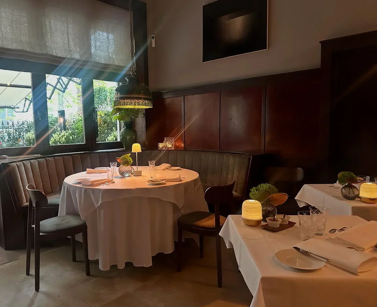 Elegant dining at Erno's Bistro in Frankfurt. Tables set in a stylish, well-lit restaurant.