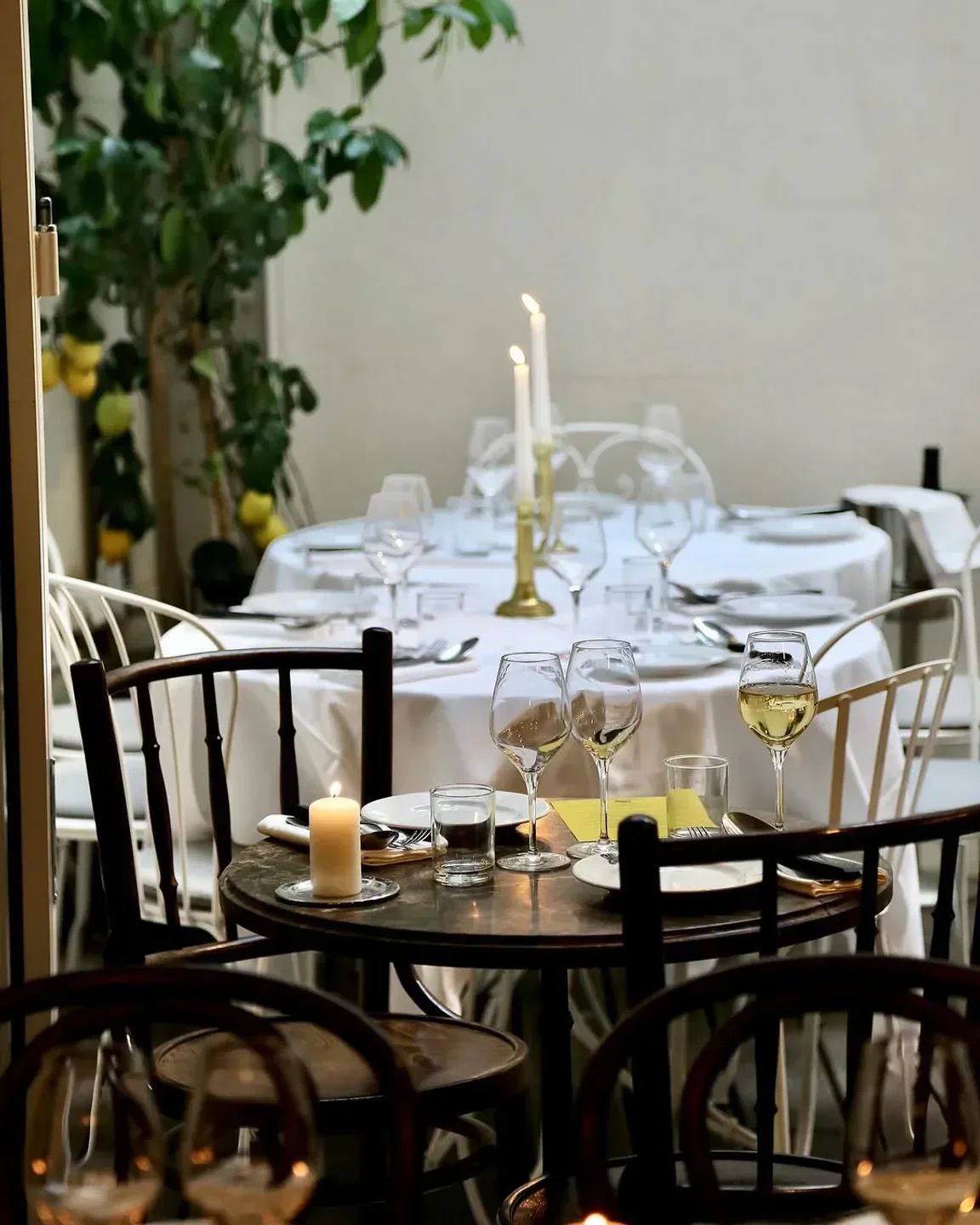 Cozy candlelit dining at Faubourg Daimant in Paris, featuring elegant table settings.