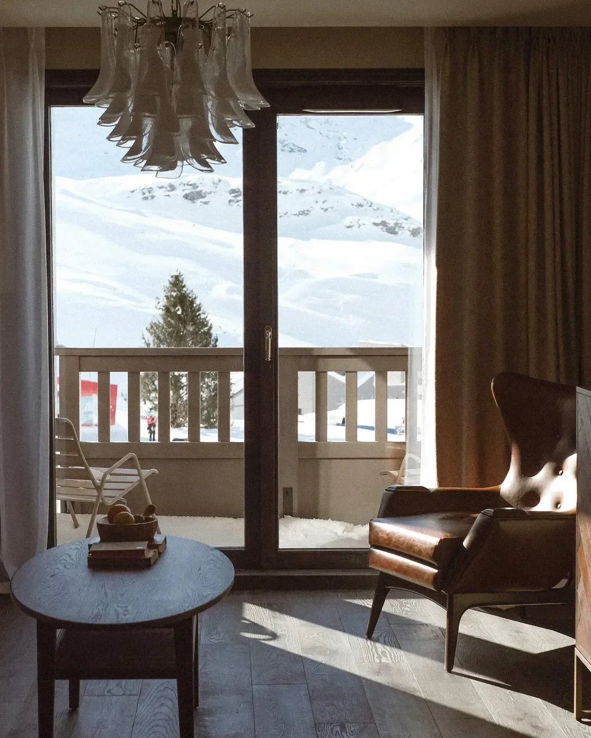 Cozy interior at Fitz Roy restaurant in Val Thorens, with mountain view and wooden furniture