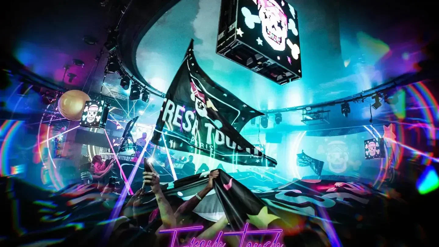 Energetic night at FreshTouch Paris with flags and skull visuals.