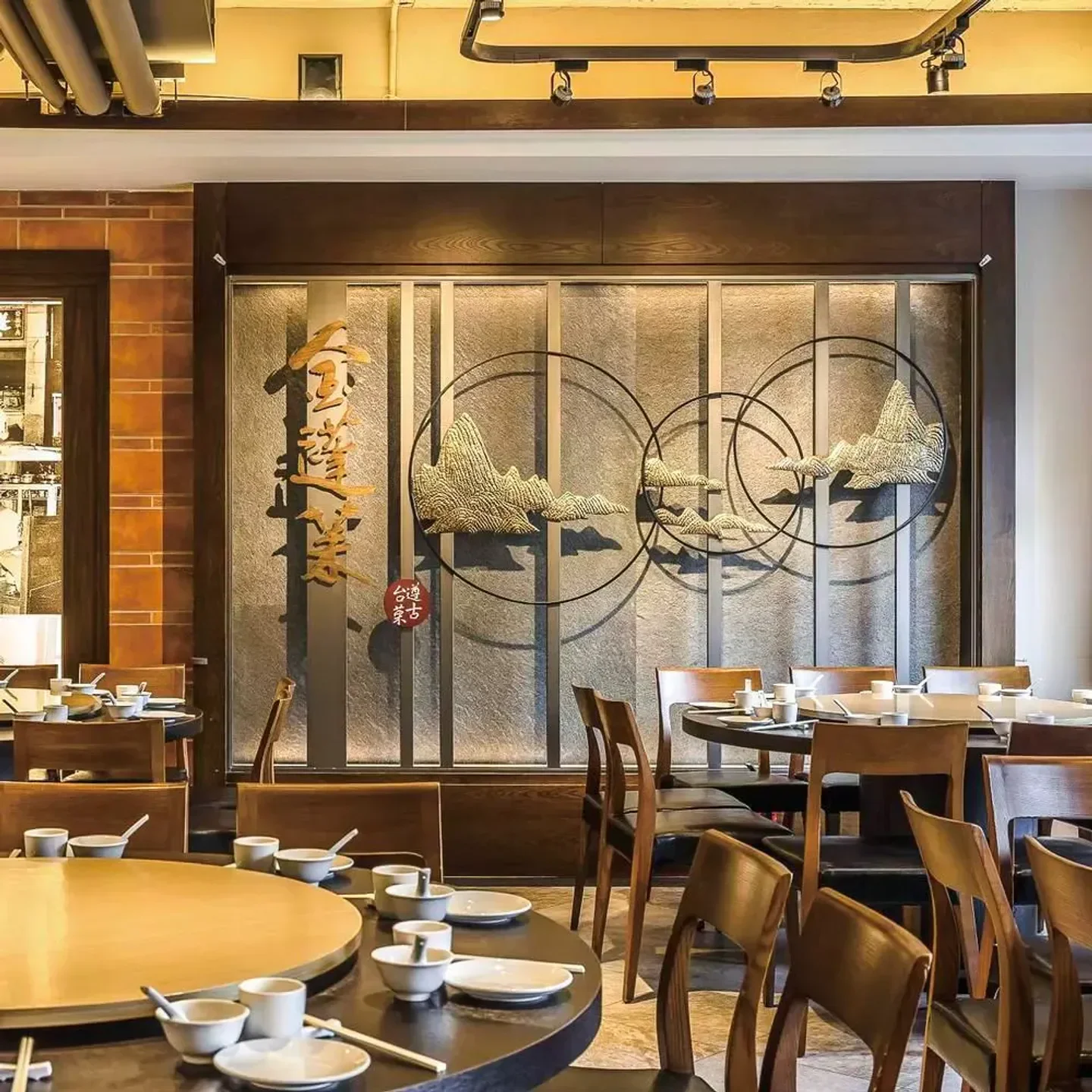 Interior of Golden Formosa restaurant in Taipei, featuring elegant dining tables and decor.