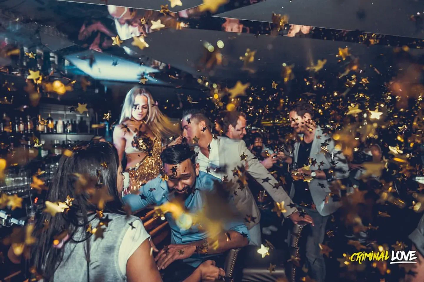 Party at Goldeneye Club in Frankfurt with confetti and stylish attendees enjoying