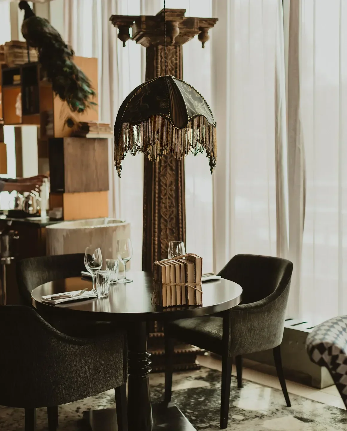 Cozy dining area at Griffins' Steakhouse in Stockholm with a stylish lampshade.