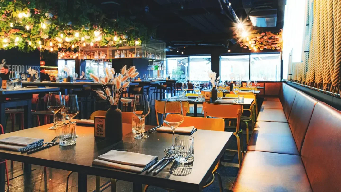 Interior dining at Hitch restaurant in Luxembourg, featuring stylish decor and floral accents.