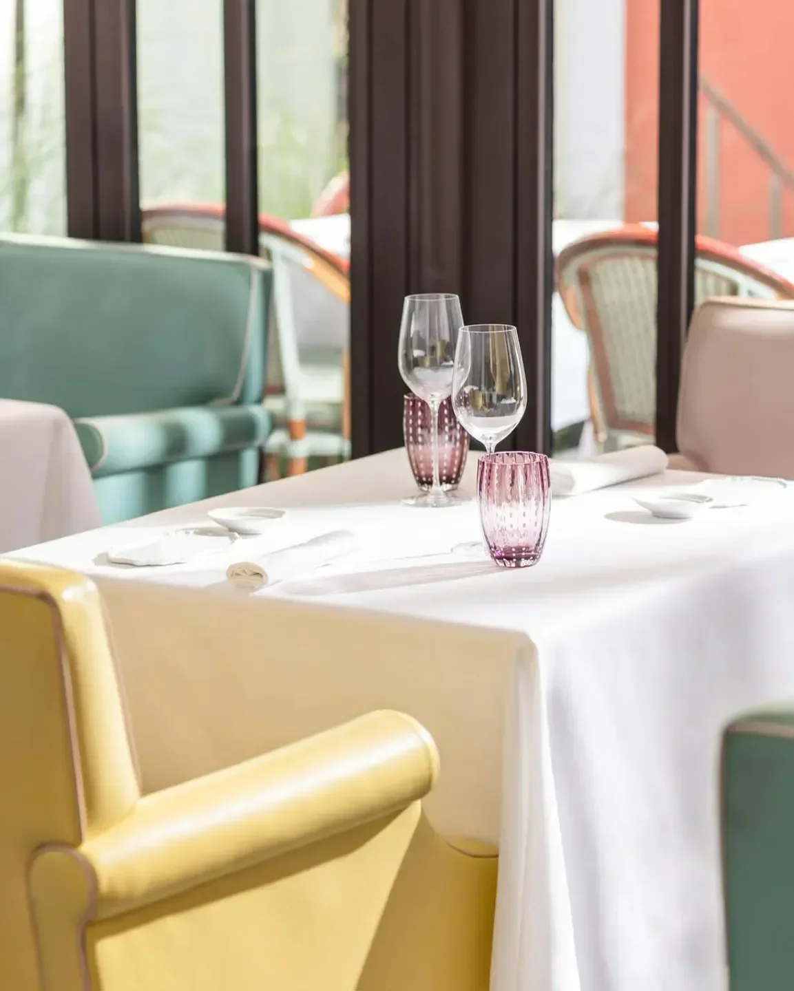 Elegant table setting at Il Carpaccio restaurant in Paris, featuring glasses and stylish decor.