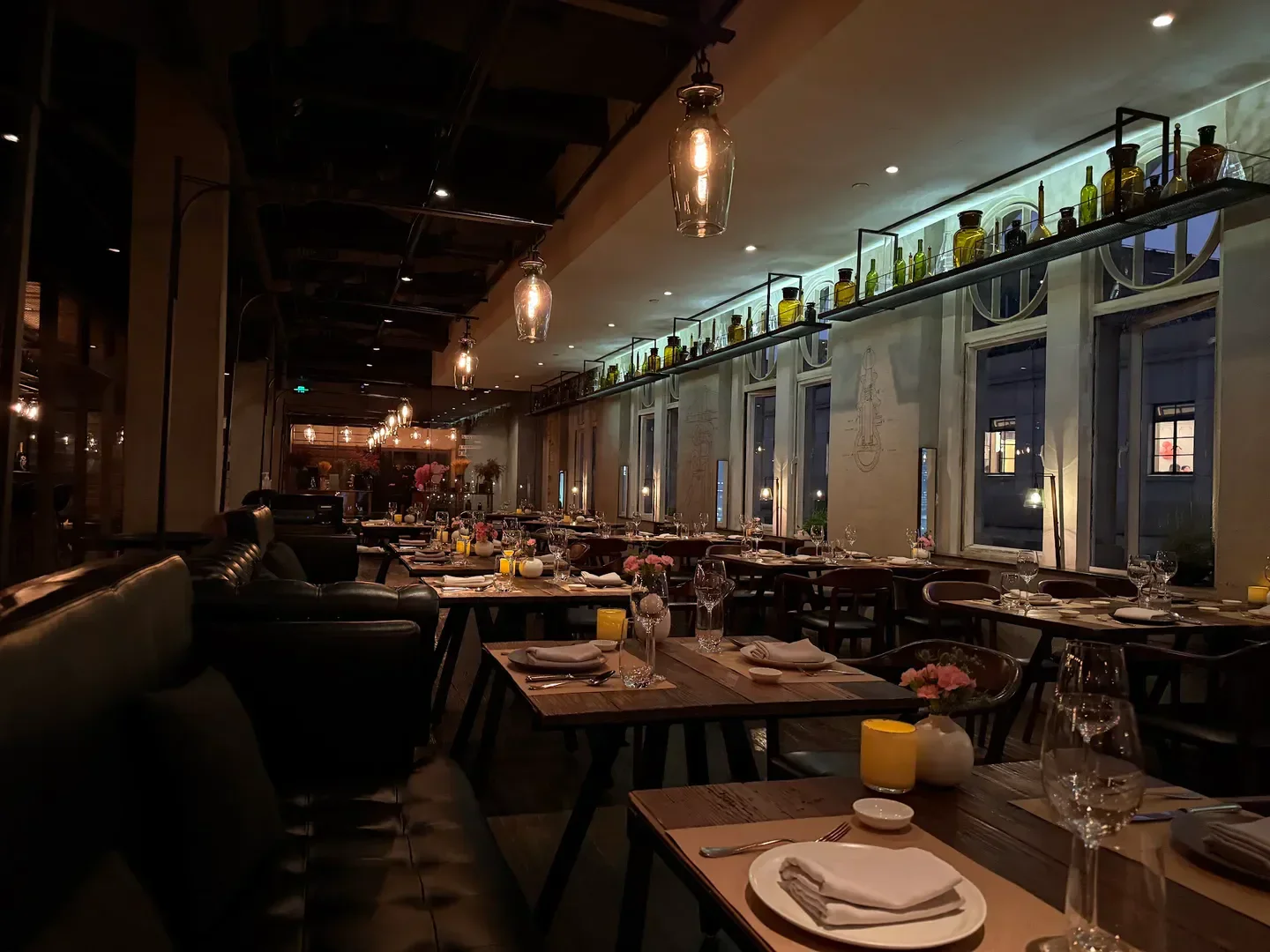 Elegant dining room interior at Jean Georges - Shanghai, featuring a Shanghai restaurant setting.