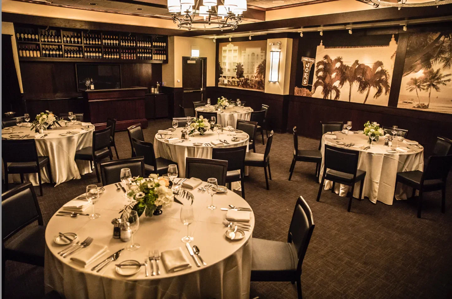 Elegant dining room interior at Joe's Seafood, Prime Steak & Stone Crab - Chicago, Chicago.