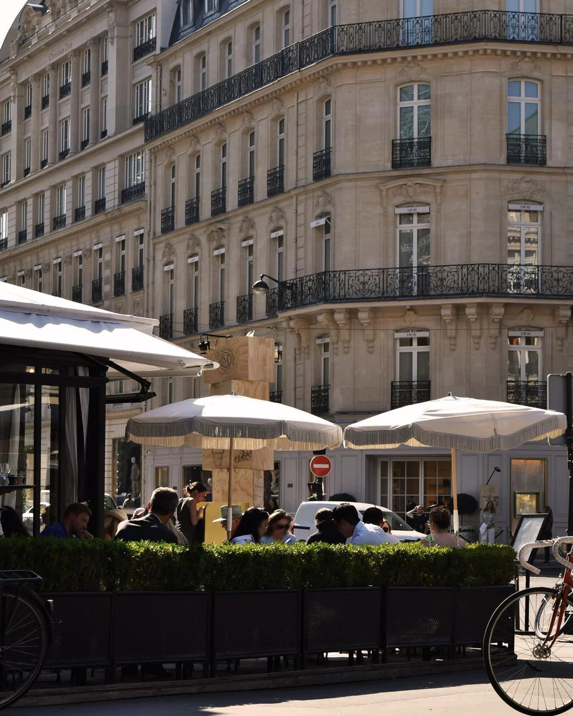 L'Avenue Paris