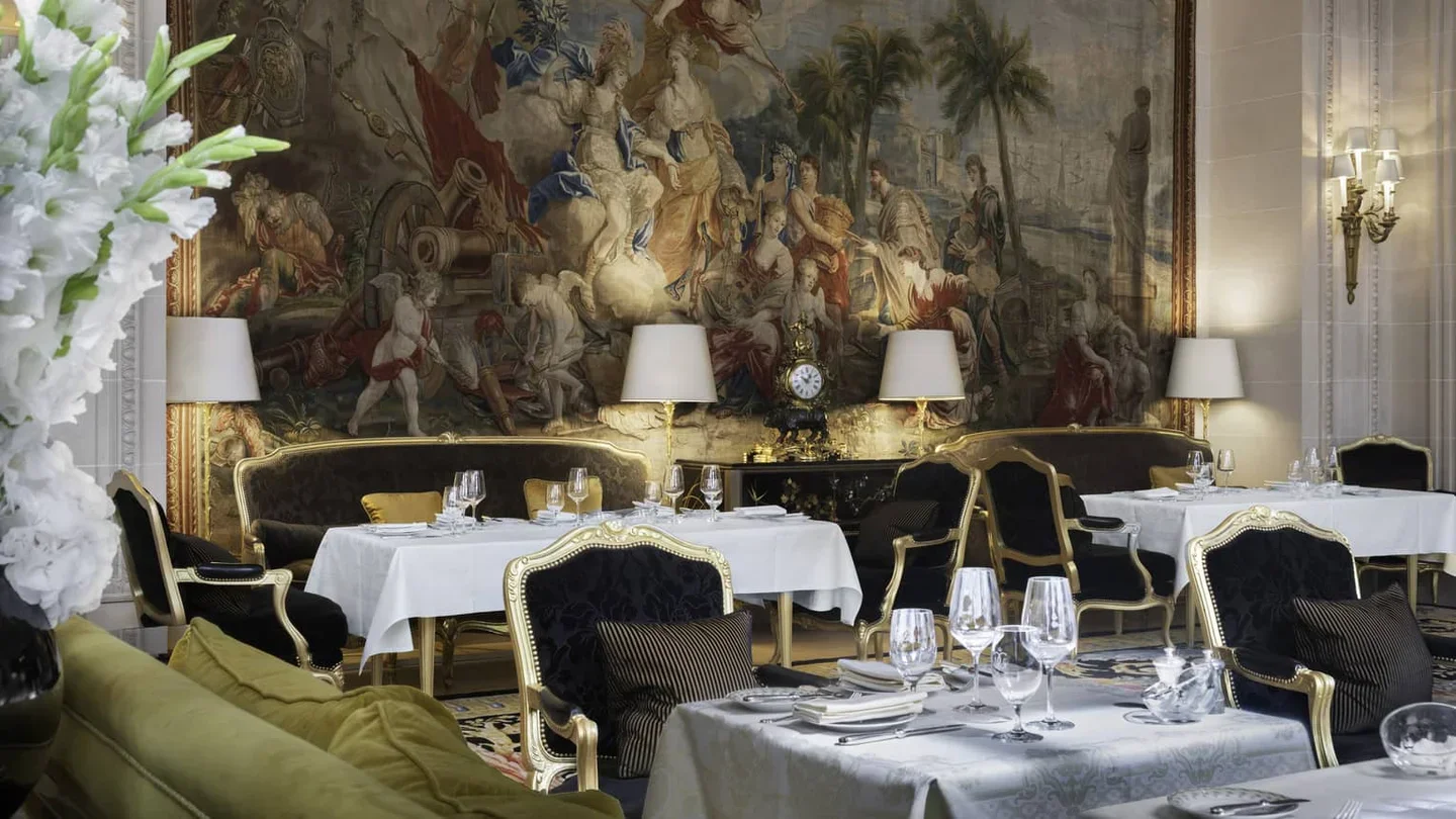 La Galerie - Four Seasons Hotel George V Paris in Paris restaurants official venue cover