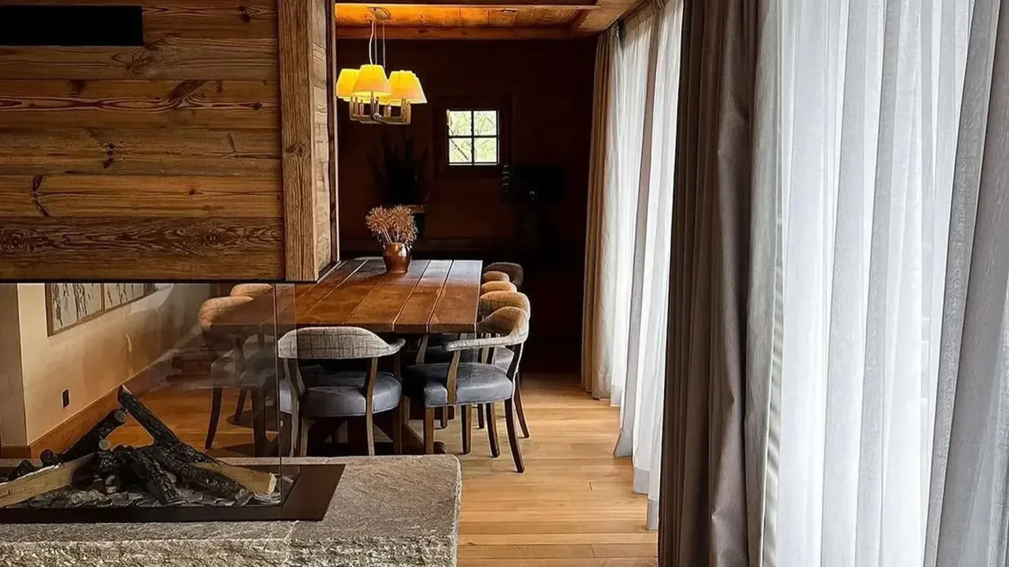 Cozy dining room at La Tabel de l'Alpaga in Megeve, featuring a warm fireplace.
