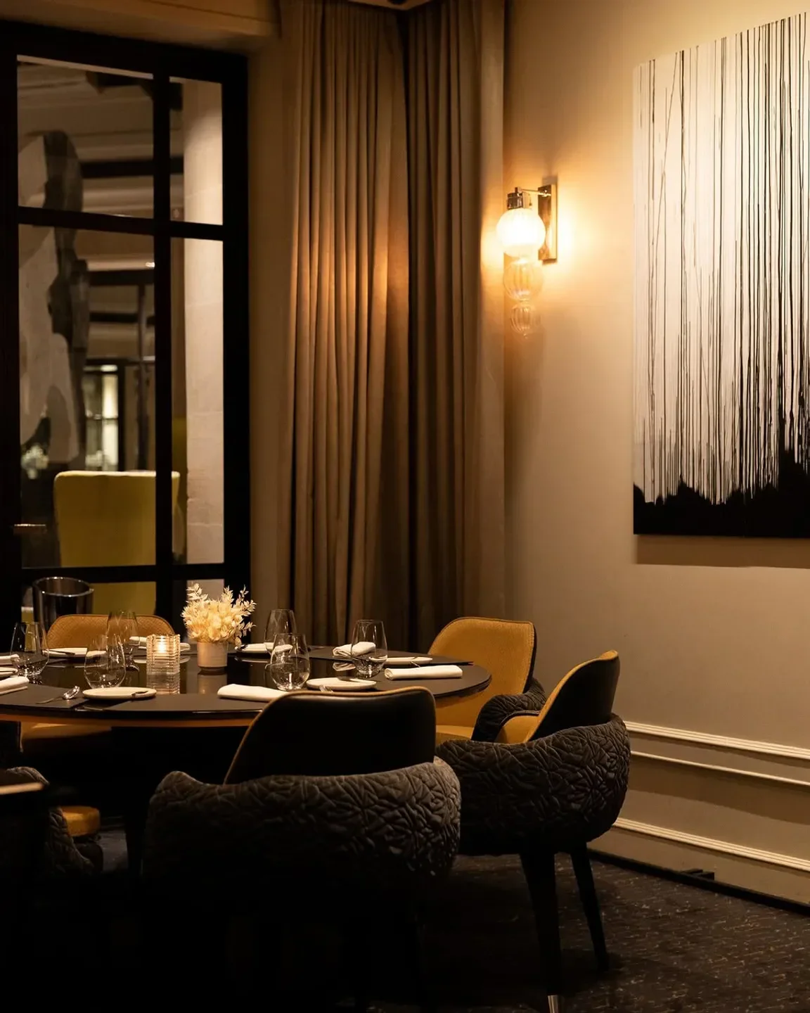 Cozy dining room at Le Baudelaire restaurant in Paris, featuring stylish decor and intimate setting.