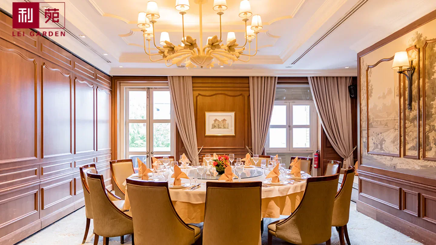 Elegant dining room at Lei Garden (Singapore), a luxurious restaurant in Singapore.