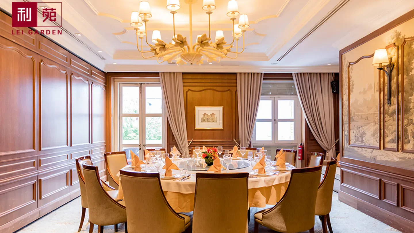 Elegant dining room at Lei Garden (Singapore), a luxurious restaurant in Singapore.