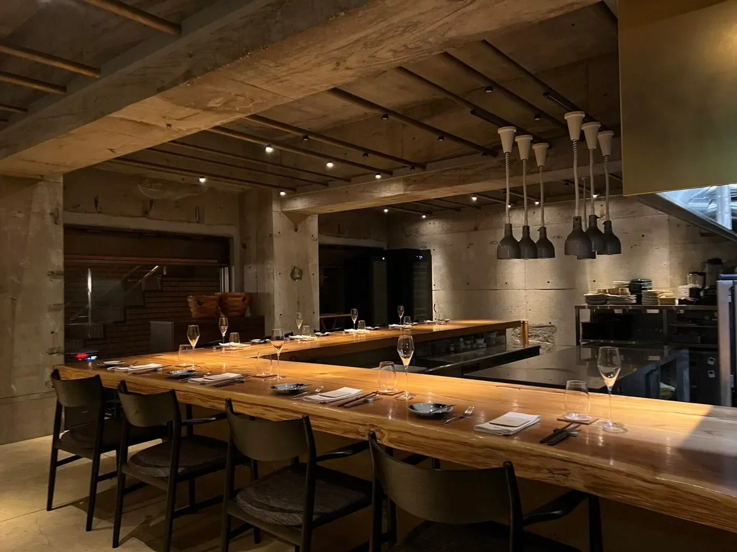 Interior dining at Nœud. TOKYO restaurant in Tokyo with wooden bar and seating.