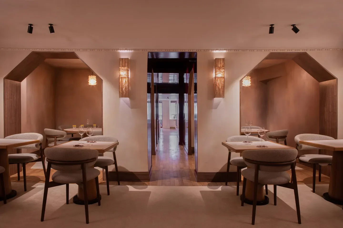 Elegant dining room at Omar Dhiab in Paris, featuring stylish tables and warm lighting.