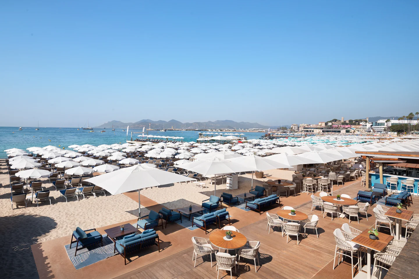 Palais Stéphanie Beach, Cannes — Beach and terrace overlooking the bay