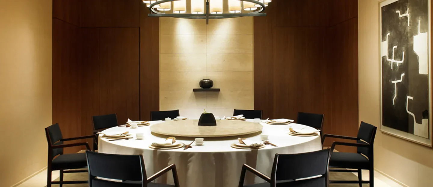 Elegant dining room at Palsun restaurant in Seoul, featuring a round table setting.