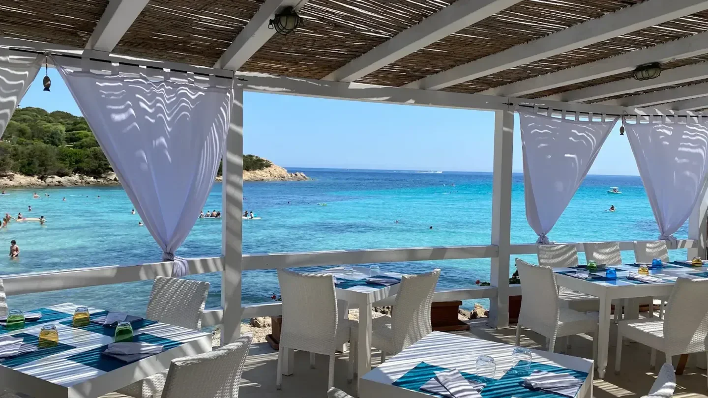 Phi Beach in Porto Cervo: seaside restaurant with beautiful sea view and beach.