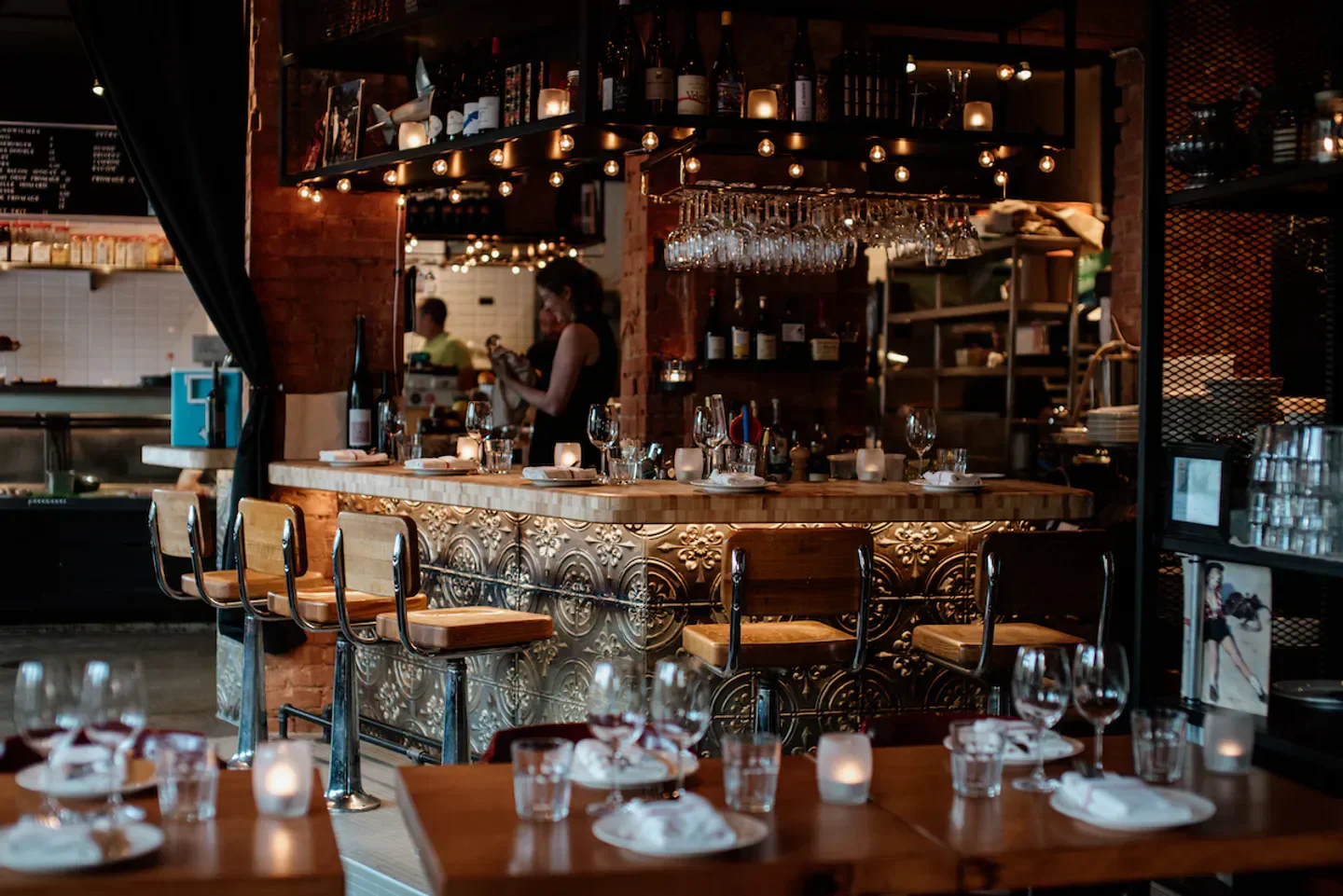 Cozy bar area at Provisions restaurant in Montreal, featuring stylish decor and drinks.