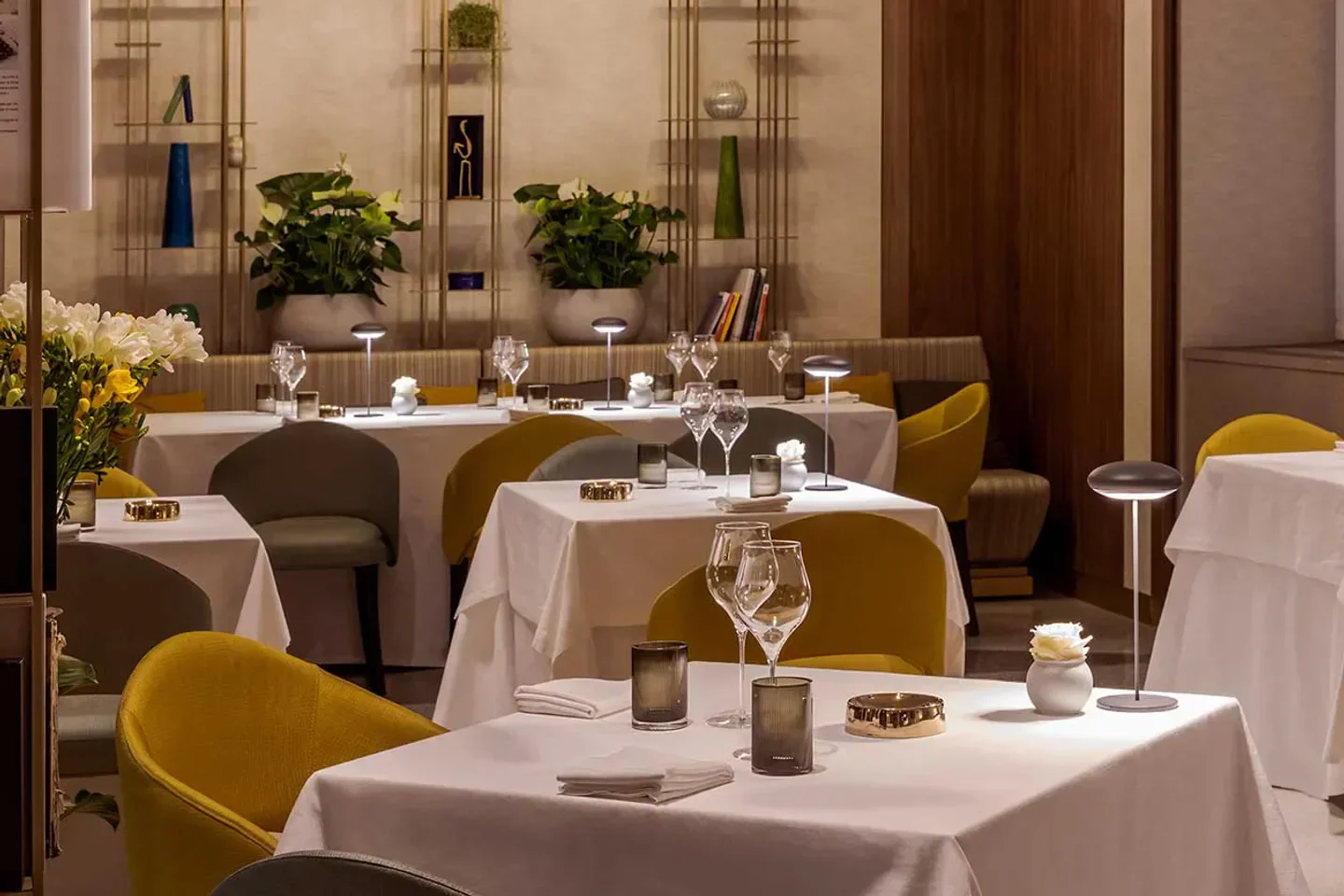 Elegant dining room interior at Sadler restaurant in Milan, featuring white tablecloths