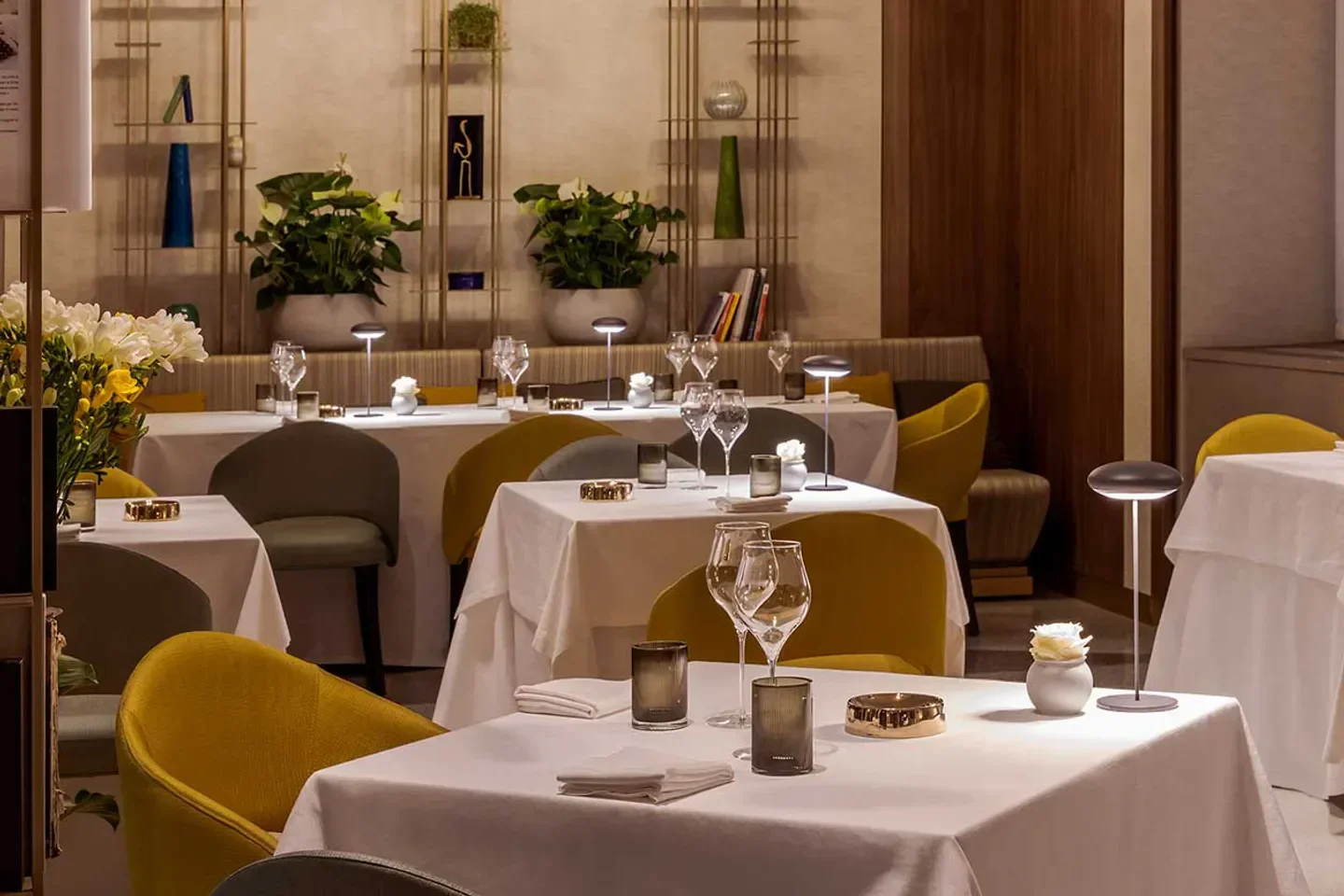 Elegant dining room interior at Sadler restaurant in Milan, featuring white tablecloths