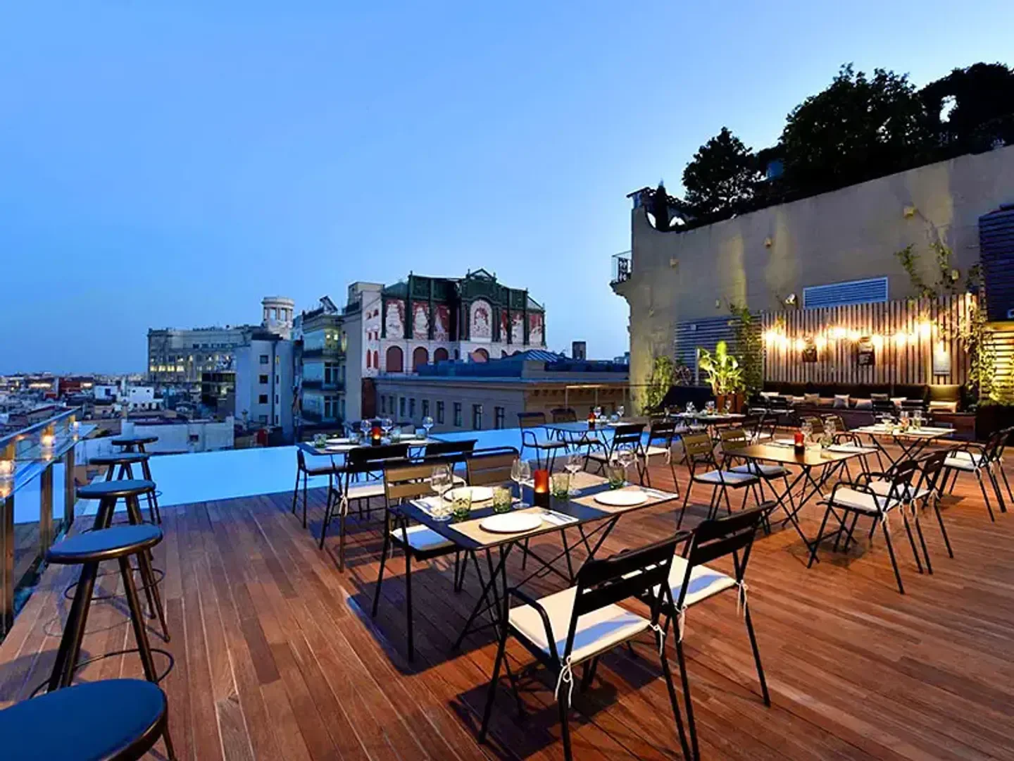Rooftop dining at Skybar Barcelona, with city views and evening ambiance