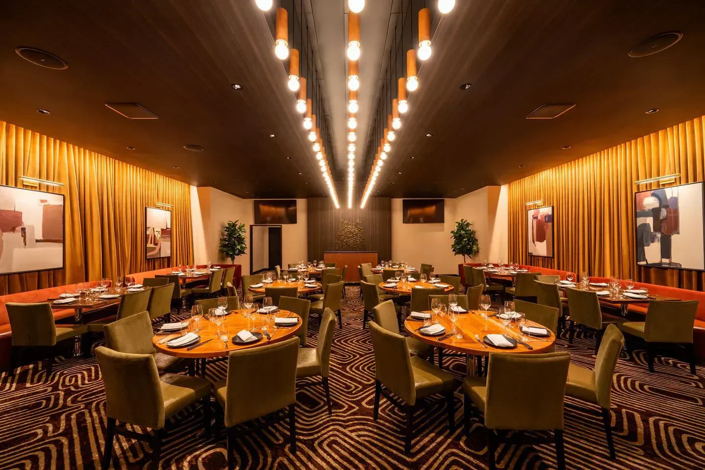 Elegant dining room at STRIPSTEAK Las Vegas with inviting tables and lighting in Las Vegas.