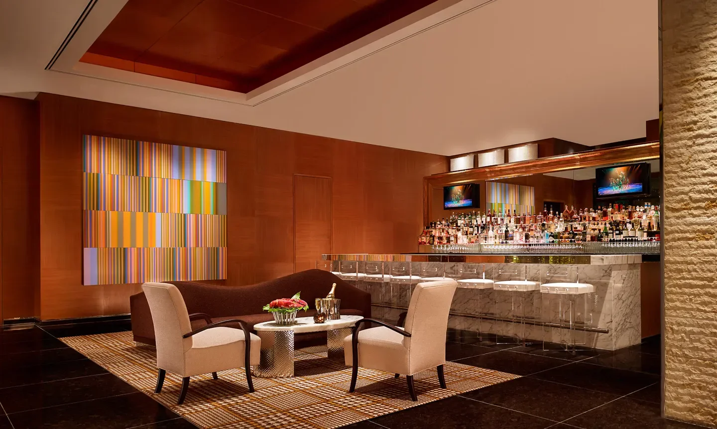 Interior of SW Steakhouse at Wynn Las Vegas, featuring bar and seating area.