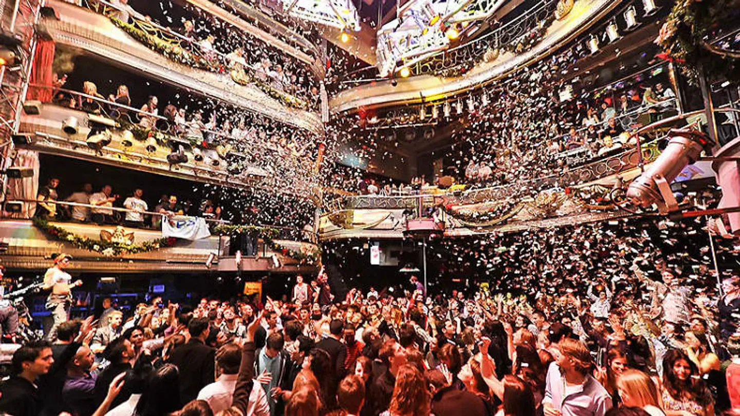 Confetti shower at Teatro Kapital nightclub in Madrid, with a crowd of people partying