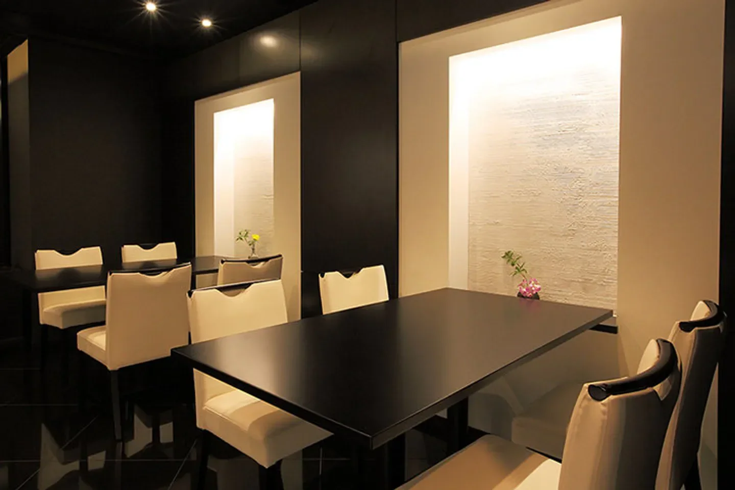 Elegant dining space inside TEN-MASA restaurant in Tokyo, featuring stylish decor.