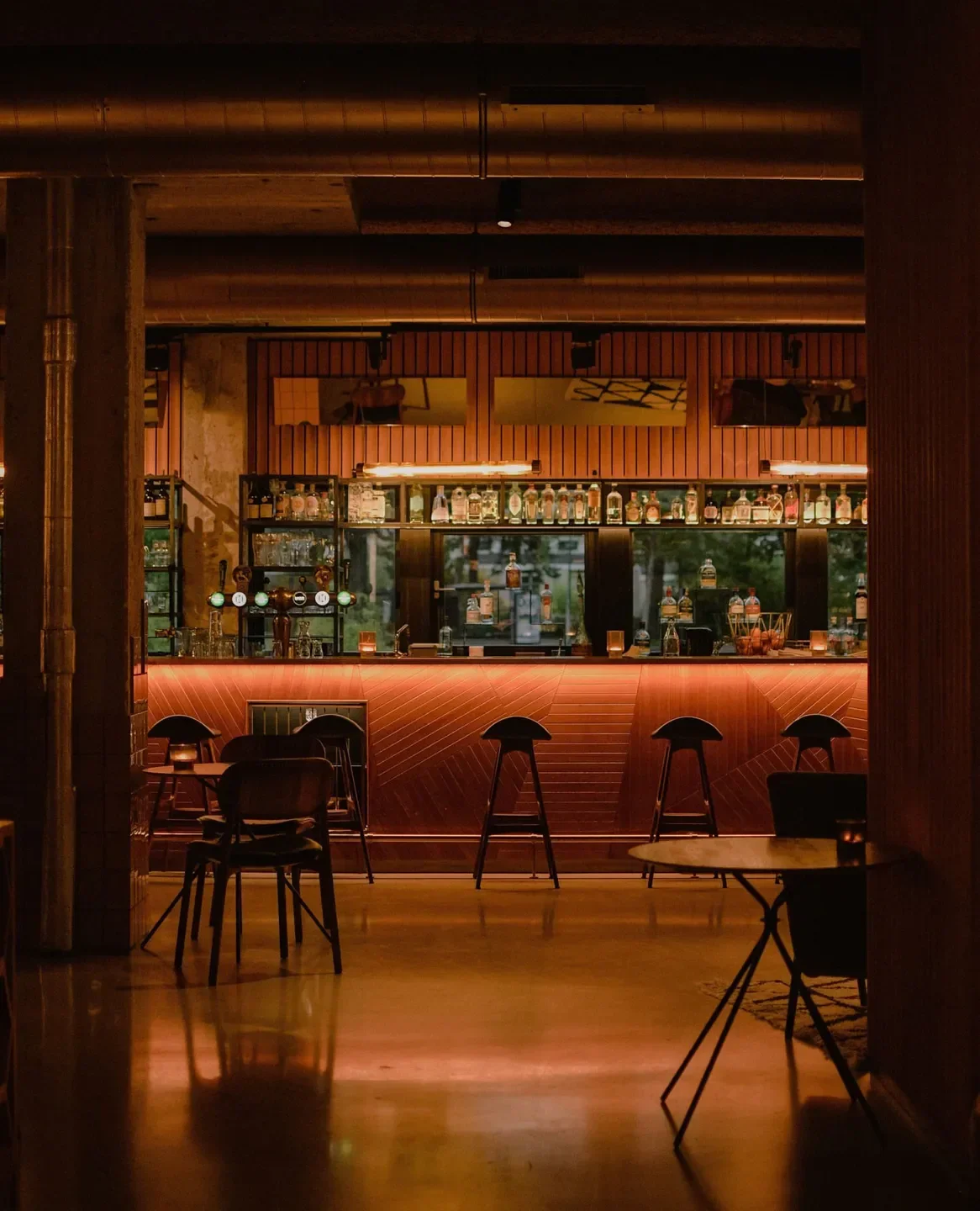 Interior view of The Lobby Fizeaustraat restaurant in Amsterdam, featuring bar and seating area.