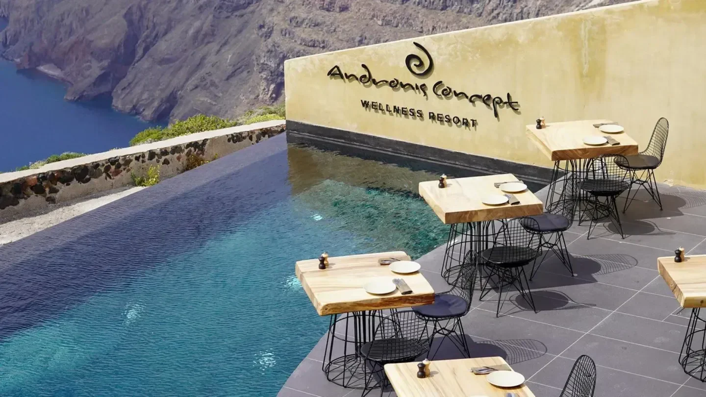 Restaurant Throubi in Santorini with tables overlooking the infinity pool and the Aegean Sea.