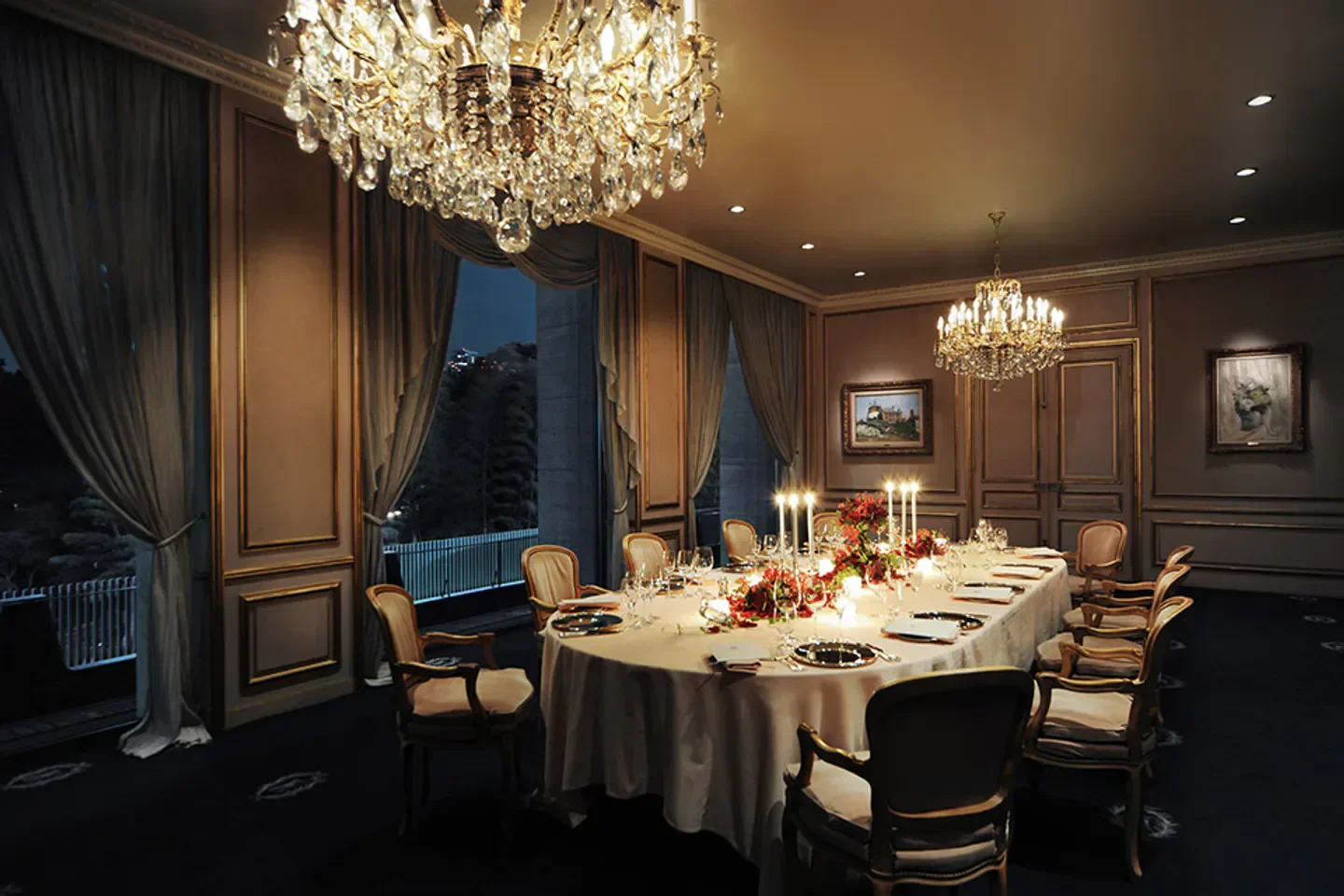 Elegant dining room at Tour D'argent Tokyo with crystal chandeliers, Tokyo restaurant.