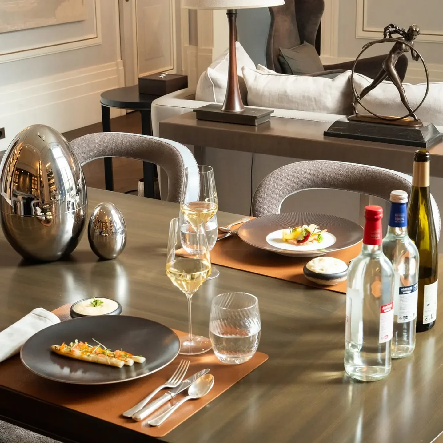 Elegant dining at Trente-Trois restaurant in Paris, featuring plated dishes and wine.