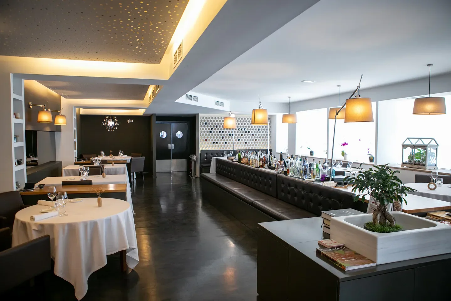 Elegant interior of Tresmacarrons restaurant in Barcelona, featuring a stylish bar area.