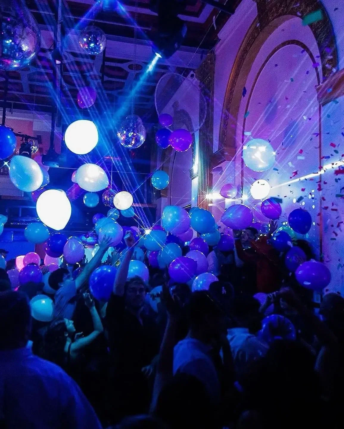 Party at Ultrabar nightclub in Washington with balloons and confetti