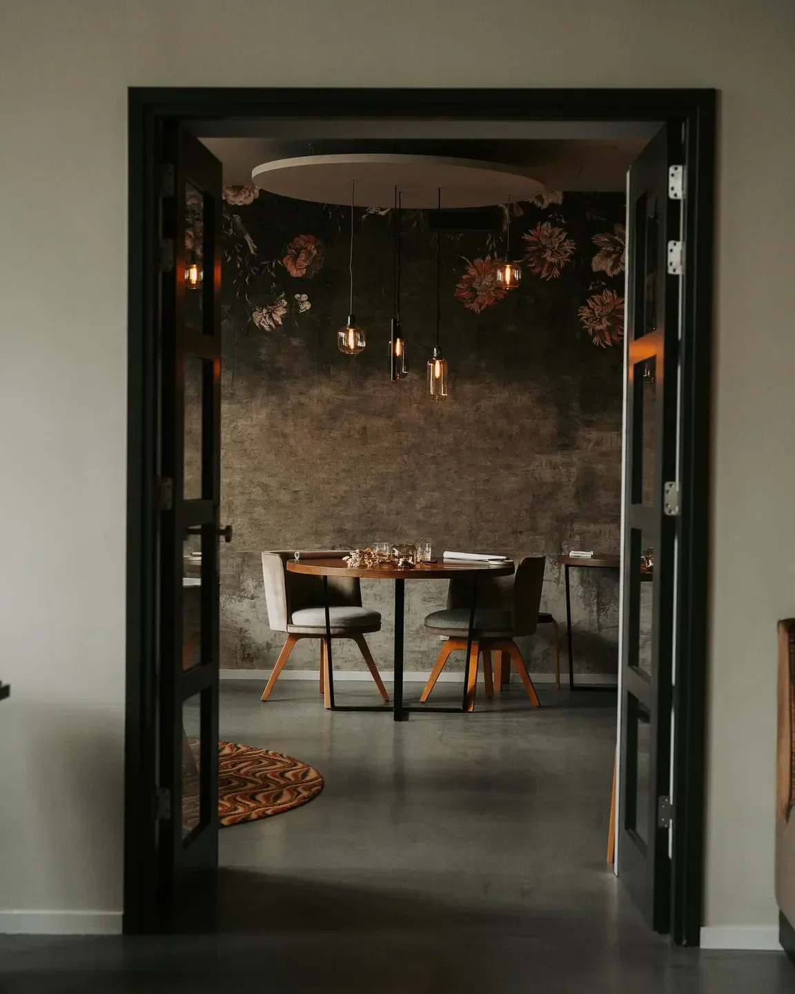 Elegant dining room interior at Vermeer restaurant in Amsterdam, featuring floral wall decor