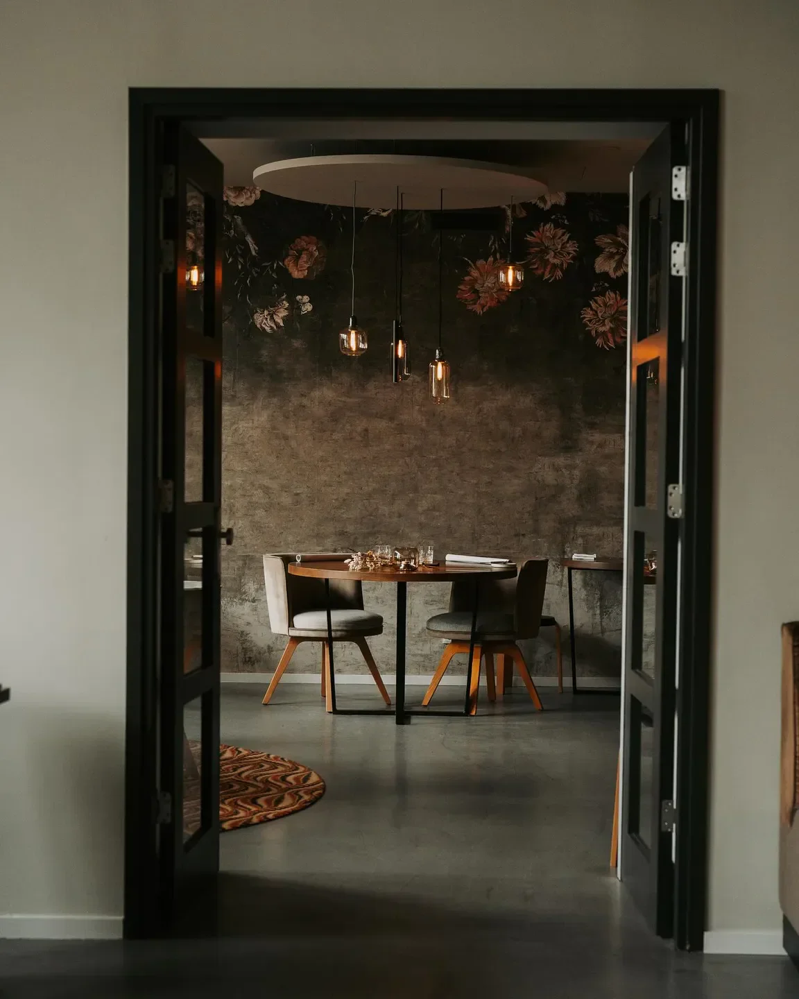 Elegant dining room interior at Vermeer restaurant in Amsterdam, featuring floral wall decor