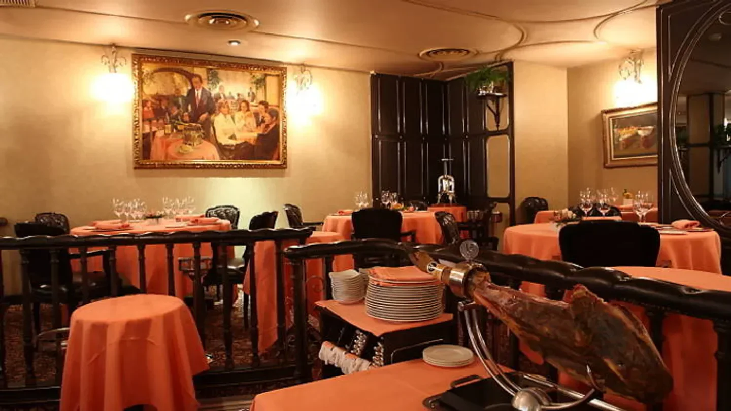 Elegant dining room at Via Veneto in Barcelona, with tables set for a meal