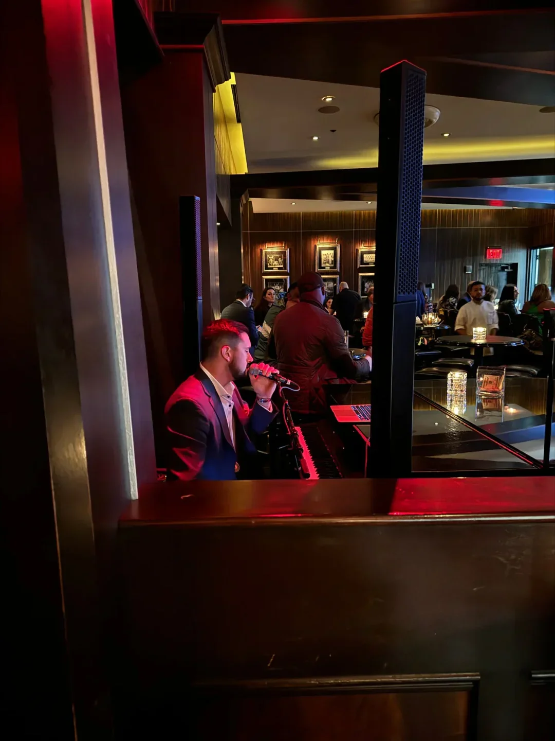 Live music at Vic & Anthony's Steakhouse - Houston. Evening ambiance in Houston restaurant.